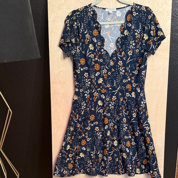 nine britton Dresses & Skirts - nine britton Navy Floral Scalloped V-Neck Mini Dress